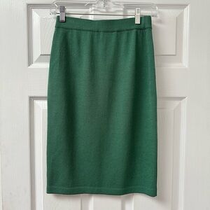 St. John pique knit pencil skirt. (XS, US2) Green